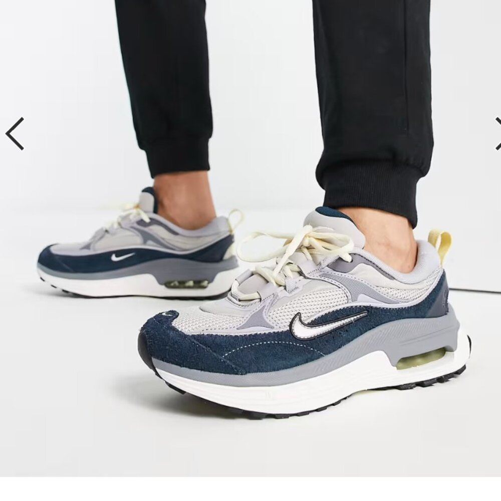 Nike Air Max Bliss sneakers in gray and navy size 8